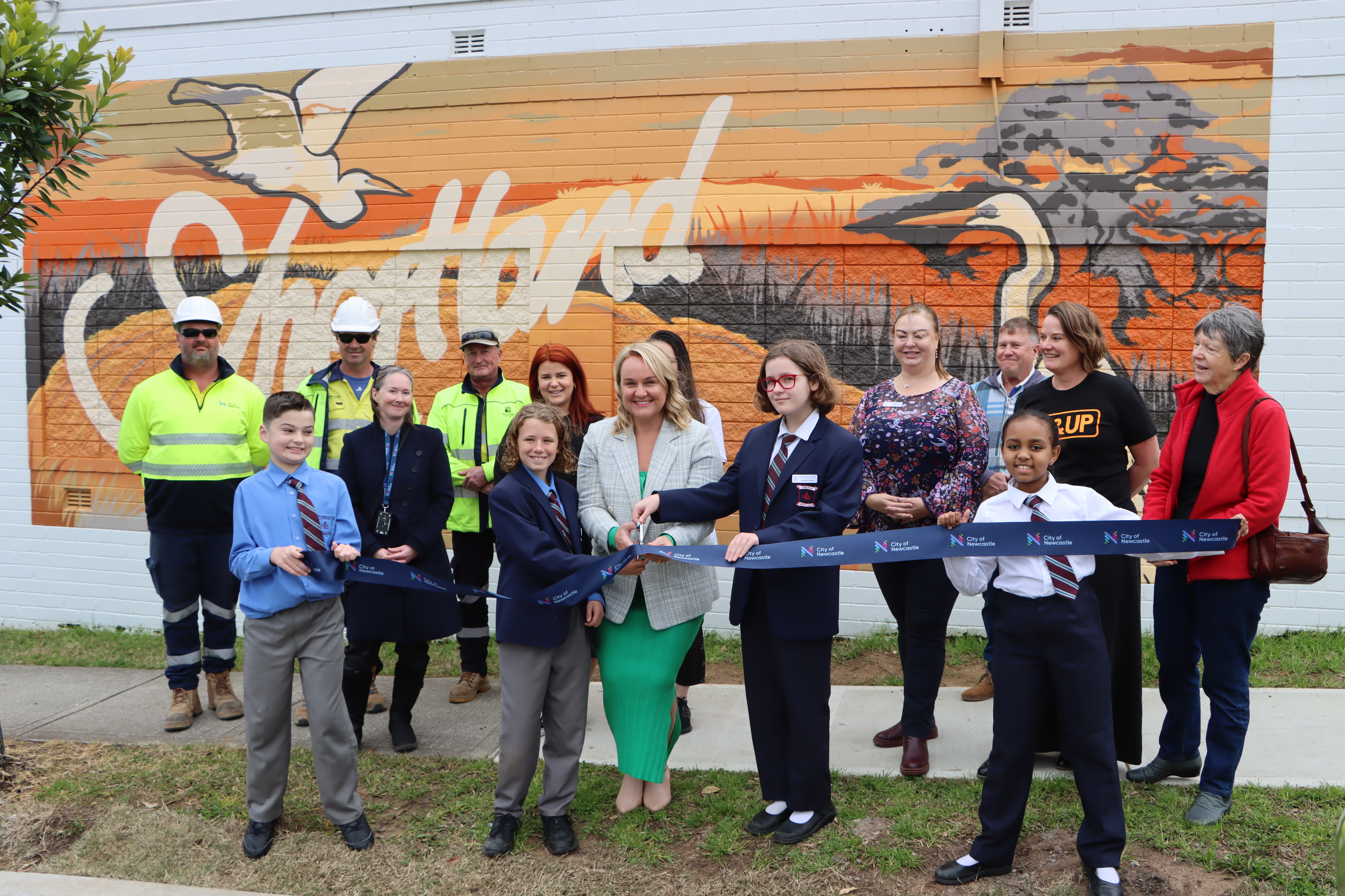 Lord-Mayor-Nuatali-Nelmes-officially-opening-the-Shortland-Local-Centre-following-upgrades-with-local-business-owners-residents-and-school-students.JPG