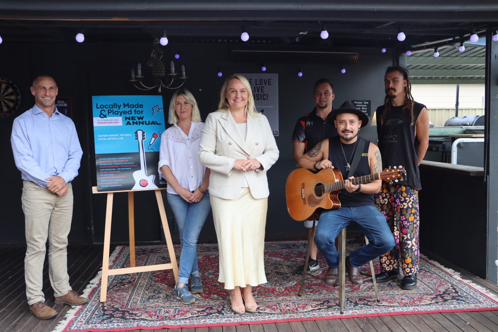 Image-caption-L-R-Councillor-Matthew-Byrne-Publican-Holly-Bidwell-Lord-Mayor-Nuatali-Nelmes-Racecourse-Hotel-manager-Jeremy-Lowe-and-local-musician-s-Dave-Javier-and-Gabe-Argiris.JPG