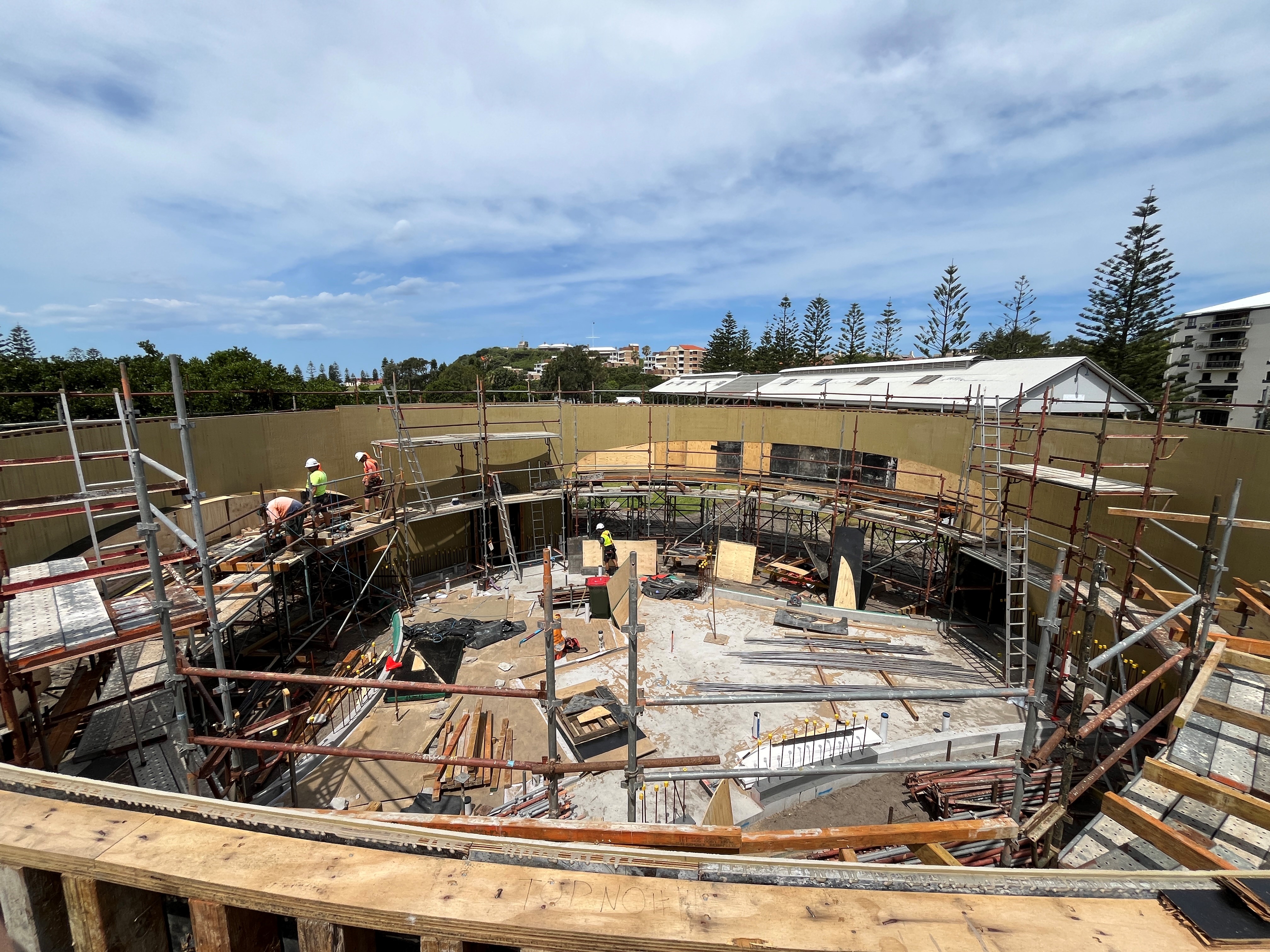 Foreshore Park new amenities and kiosk building formwork panel installation